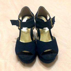 Navy blue heels